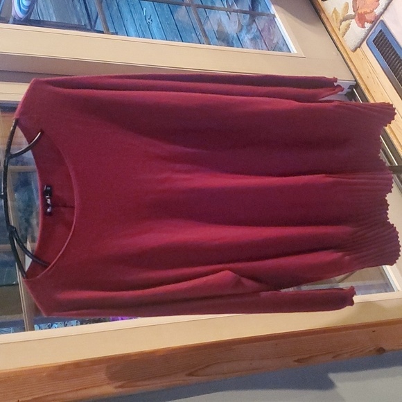 Bolide I... Long Slv Burgandy Sz XS (XL?) Sweater With Unique Design Bottom Hem - Picture 1 of 11